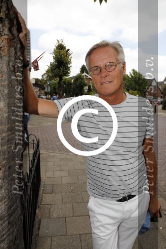 Blaricum 6 september 2016
Surprise party voor Willibrord Frequin zijn 75e verjaardag bij  Moeke Spijstra.
Zijn vriendin kinderen en kleinkinderen zijn natuurlijk aanwezig.
Fons de Poel