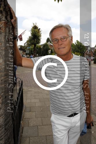 Blaricum 6 september 2016
Surprise party voor Willibrord Frequin zijn 75e verjaardag bij  Moeke Spijstra.
Zijn vriendin kinderen en kleinkinderen zijn natuurlijk aanwezig.
Fons de Poel