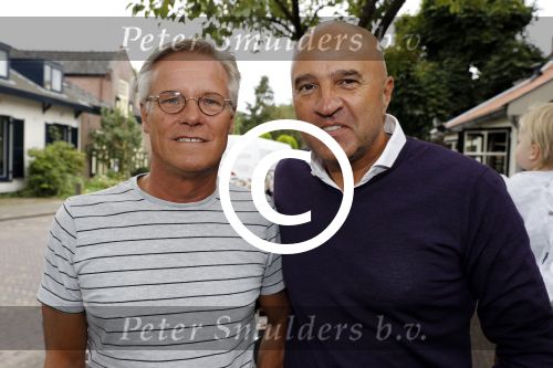 Blaricum 6 september 2016
Surprise party voor Willibrord Frequin zijn 75e verjaardag bij  Moeke Spijstra.
Zijn vriendin kinderen en kleinkinderen zijn natuurlijk aanwezig. 
Fons de Poel John v d Heuvel
