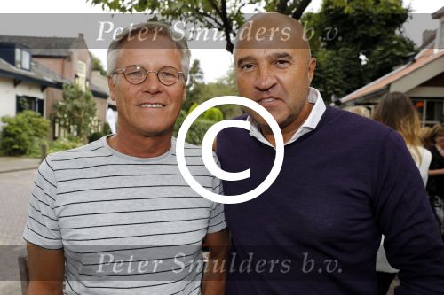 Blaricum 6 september 2016
Surprise party voor Willibrord Frequin zijn 75e verjaardag bij  Moeke Spijstra.
Zijn vriendin kinderen en kleinkinderen zijn natuurlijk aanwezig. 
Fons de Poel John v d Heuvel