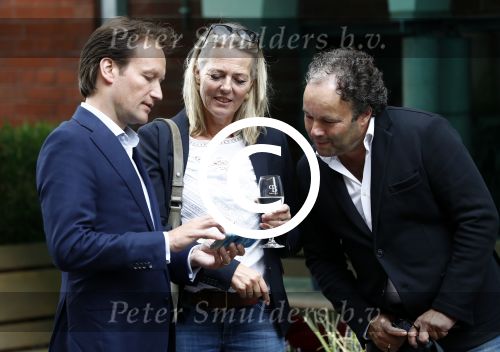 Amsterdam 28 juni 2016 
Presentatie Princess koffers voor het Nederlandse team voor de olympische spelen van Rio de Janeiro. Frank Houben met Dorien Ouborg en Lodewijk Varossiau