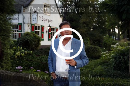 Soest 1 september 2016
Frank en Sandra Masmeijer vieren hun trouwdag met dochters Charlotte en Michelle en schoonzoon bij restaurant t Spiehuis.