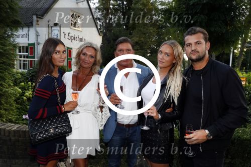 Soest 1 september 2016
Frank en Sandra Masmeijer vieren hun trouwdag met dochters Charlotte en Michelle en schoonzoon bij restaurant t Spiehuis.