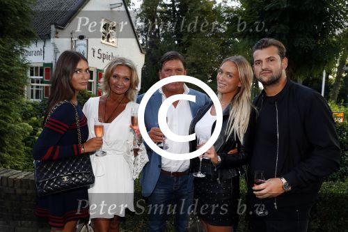 Soest 1 september 2016
Frank en Sandra Masmeijer vieren hun trouwdag met dochters Charlotte en Michelle en schoonzoon bij restaurant t Spiehuis.
