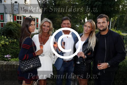 Soest 1 september 2016
Frank en Sandra Masmeijer vieren hun trouwdag met dochters Charlotte en Michelle en schoonzoon bij restaurant t Spiehuis.