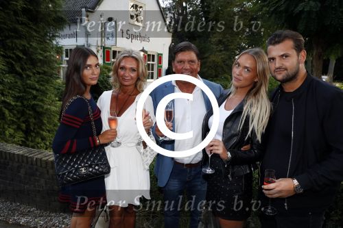 Soest 1 september 2016
Frank en Sandra Masmeijer vieren hun trouwdag met dochters Charlotte en Michelle en schoonzoon bij restaurant t Spiehuis.