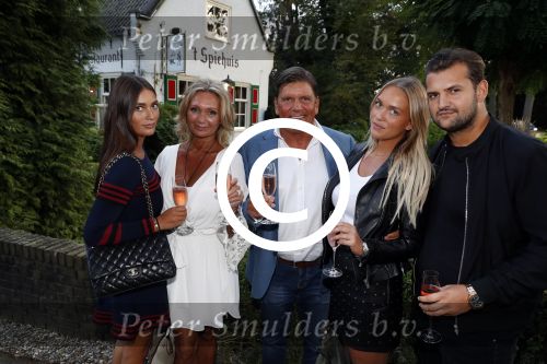 Soest 1 september 2016
Frank en Sandra Masmeijer vieren hun trouwdag met dochters Charlotte en Michelle en schoonzoon bij restaurant t Spiehuis.