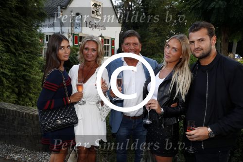 Soest 1 september 2016
Frank en Sandra Masmeijer vieren hun trouwdag met dochters Charlotte en Michelle en schoonzoon bij restaurant t Spiehuis.