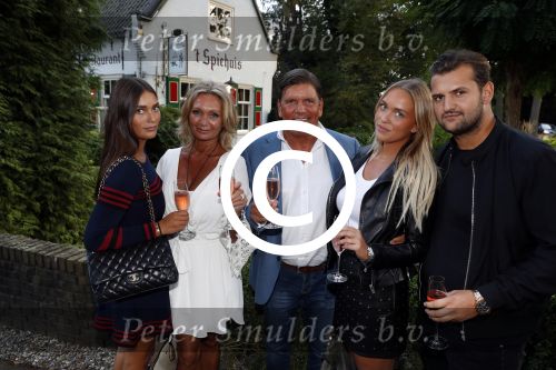 Soest 1 september 2016
Frank en Sandra Masmeijer vieren hun trouwdag met dochters Charlotte en Michelle en schoonzoon bij restaurant t Spiehuis.
