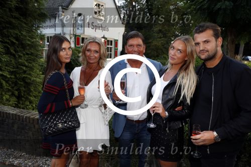 Soest 1 september 2016
Frank en Sandra Masmeijer vieren hun trouwdag met dochters Charlotte en Michelle en schoonzoon bij restaurant t Spiehuis.