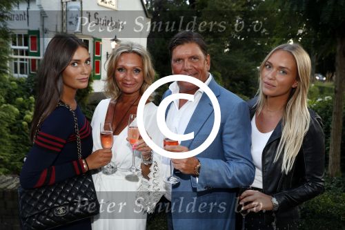 Soest 1 september 2016
Frank en Sandra Masmeijer vieren hun trouwdag met dochters Charlotte en Michelle en schoonzoon bij restaurant t Spiehuis.