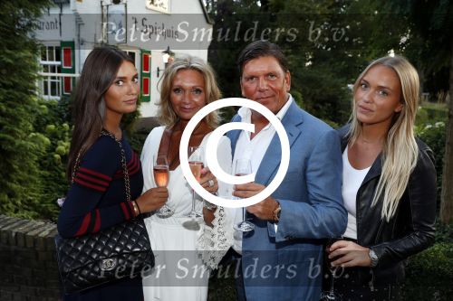 Soest 1 september 2016
Frank en Sandra Masmeijer vieren hun trouwdag met dochters Charlotte en Michelle en schoonzoon bij restaurant t Spiehuis.
