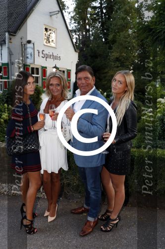 Soest 1 september 2016
Frank en Sandra Masmeijer vieren hun trouwdag met dochters Charlotte en Michelle en schoonzoon bij restaurant t Spiehuis.