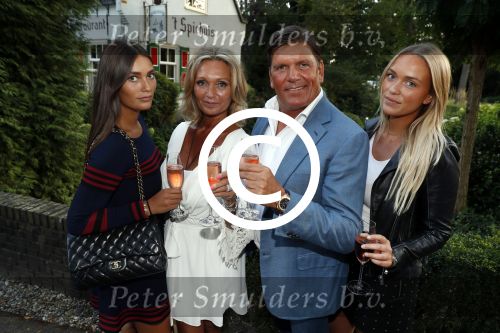 Soest 1 september 2016
Frank en Sandra Masmeijer vieren hun trouwdag met dochters Charlotte en Michelle en schoonzoon bij restaurant t Spiehuis.