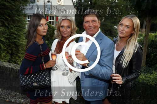 Soest 1 september 2016
Frank en Sandra Masmeijer vieren hun trouwdag met dochters Charlotte en Michelle en schoonzoon bij restaurant t Spiehuis.