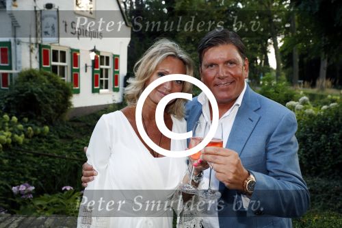 Soest 1 september 2016
Frank en Sandra Masmeijer vieren hun trouwdag met dochters Charlotte en Michelle en schoonzoon bij restaurant t Spiehuis.
