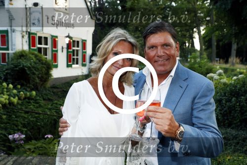 Soest 1 september 2016
Frank en Sandra Masmeijer vieren hun trouwdag met dochters Charlotte en Michelle en schoonzoon bij restaurant t Spiehuis.