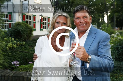 Soest 1 september 2016
Frank en Sandra Masmeijer vieren hun trouwdag met dochters Charlotte en Michelle en schoonzoon bij restaurant t Spiehuis.