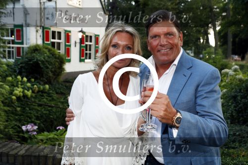 Soest 1 september 2016
Frank en Sandra Masmeijer vieren hun trouwdag met dochters Charlotte en Michelle en schoonzoon bij restaurant t Spiehuis.