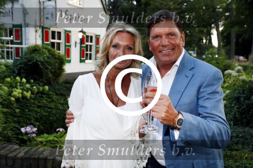 Soest 1 september 2016
Frank en Sandra Masmeijer vieren hun trouwdag met dochters Charlotte en Michelle en schoonzoon bij restaurant t Spiehuis.