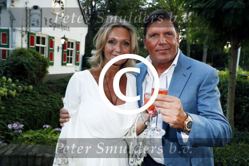 Soest 1 september 2016
Frank en Sandra Masmeijer vieren hun trouwdag met dochters Charlotte en Michelle en schoonzoon bij restaurant t Spiehuis.