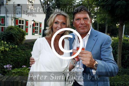 Soest 1 september 2016
Frank en Sandra Masmeijer vieren hun trouwdag met dochters Charlotte en Michelle en schoonzoon bij restaurant t Spiehuis.