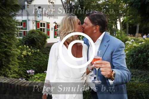 Soest 1 september 2016
Frank en Sandra Masmeijer vieren hun trouwdag met dochters Charlotte en Michelle en schoonzoon bij restaurant t Spiehuis.