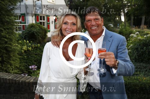 Soest 1 september 2016
Frank en Sandra Masmeijer vieren hun trouwdag met dochters Charlotte en Michelle en schoonzoon bij restaurant t Spiehuis.