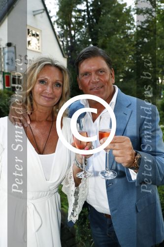 Soest 1 september 2016
Frank en Sandra Masmeijer vieren hun trouwdag met dochters Charlotte en Michelle en schoonzoon bij restaurant t Spiehuis.