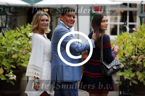 Soest 1 september 2016
Frank en Sandra Masmeijer vieren hun trouwdag met dochters Charlotte en Michelle en schoonzoon bij restaurant t Spiehuis.