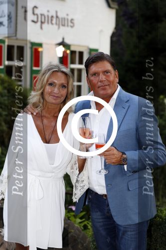 Soest 1 september 2016
Frank en Sandra Masmeijer vieren hun trouwdag met dochters Charlotte en Michelle en schoonzoon bij restaurant t Spiehuis.