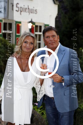 Soest 1 september 2016
Frank en Sandra Masmeijer vieren hun trouwdag met dochters Charlotte en Michelle en schoonzoon bij restaurant t Spiehuis.
