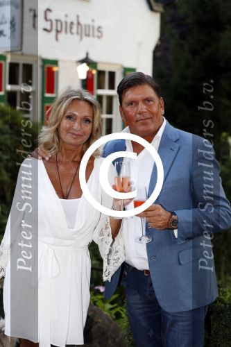 Soest 1 september 2016
Frank en Sandra Masmeijer vieren hun trouwdag met dochters Charlotte en Michelle en schoonzoon bij restaurant t Spiehuis.