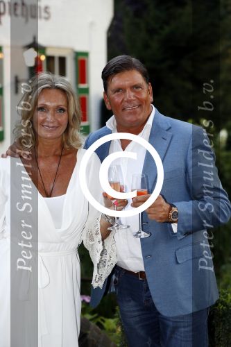 Soest 1 september 2016
Frank en Sandra Masmeijer vieren hun trouwdag met dochters Charlotte en Michelle en schoonzoon bij restaurant t Spiehuis.