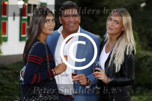 Soest 1 september 2016
Frank en Sandra Masmeijer vieren hun trouwdag met dochters Charlotte en Michelle en schoonzoon bij restaurant t Spiehuis.