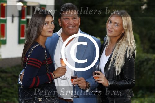 Soest 1 september 2016
Frank en Sandra Masmeijer vieren hun trouwdag met dochters Charlotte en Michelle en schoonzoon bij restaurant t Spiehuis.