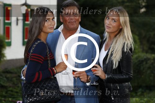 Soest 1 september 2016
Frank en Sandra Masmeijer vieren hun trouwdag met dochters Charlotte en Michelle en schoonzoon bij restaurant t Spiehuis.