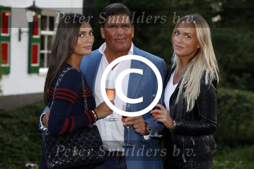 Soest 1 september 2016
Frank en Sandra Masmeijer vieren hun trouwdag met dochters Charlotte en Michelle en schoonzoon bij restaurant t Spiehuis.
