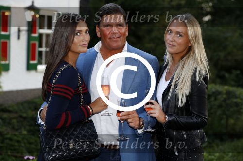 Soest 1 september 2016
Frank en Sandra Masmeijer vieren hun trouwdag met dochters Charlotte en Michelle en schoonzoon bij restaurant t Spiehuis.