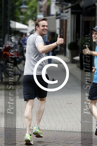 Amsterdam 22 juni 2016  
Giedo v d Garde en ... hard aan het lopen.