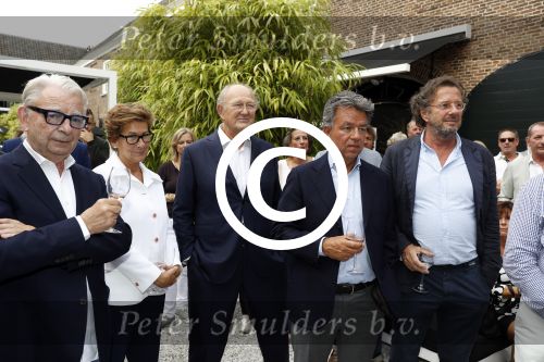 Naarden Vesting 6 september 2016
Presentatei boek DOEN van Jan des Bouvrie bij het arsenaal.
Monique en zoon Jan zijn ook aanwezig. Joop v d Ende Yves Gijraths en Herman Heinsbroek