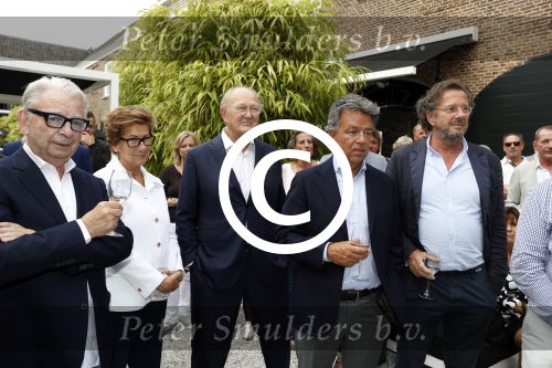 Naarden Vesting 6 september 2016
Presentatei boek DOEN van Jan des Bouvrie bij het arsenaal.
Monique en zoon Jan zijn ook aanwezig.