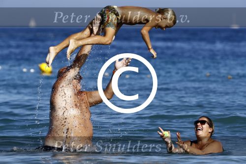 ibiza 19 augustus 2016
Herman den Blijker en zijn vrouw Jacqueline met zoon Matz op vakantie op ibiza.
