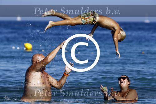 ibiza 19 augustus 2016
Herman den Blijker en zijn vrouw Jacqueline met zoon Matz op vakantie op ibiza.