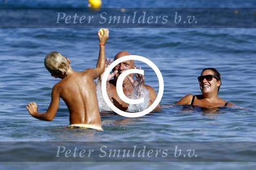 ibiza 19 augustus 2016
Herman den Blijker en zijn vrouw Jacqueline met zoon Matz op vakantie op ibiza.