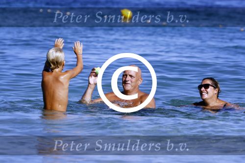 ibiza 19 augustus 2016
Herman den Blijker en zijn vrouw Jacqueline met zoon Matz op vakantie op ibiza.