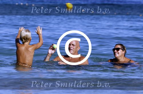 ibiza 19 augustus 2016
Herman den Blijker en zijn vrouw Jacqueline met zoon Matz op vakantie op ibiza.