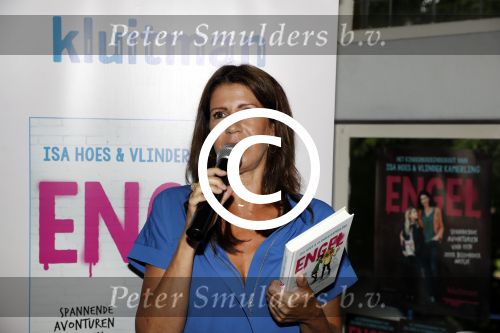 Amsterdam 20 juni 2016
Boekpresentatie Isa Hoes en Vlinder Kmaerling in het blauwe theehuis in het vondelpark.