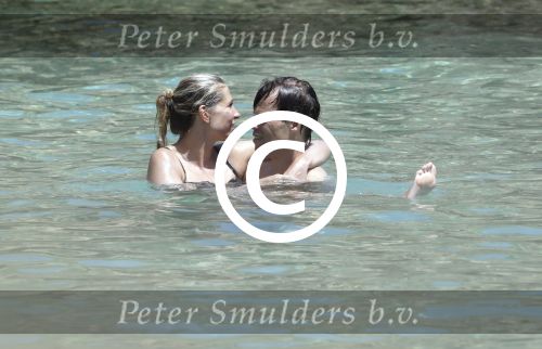ibiza 27 juni 2016 
Stranddag van Nick en Kirsten Schilder de dag na hun trouwen bij el chirinquito.
Aanwezig oa Jan en Liza Smit Simon en Annemarie Keizer Jaap Kwakman met vriendin Aloys Buys met vriendin Jaap Reesema