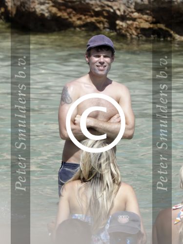 ibiza 27 juni 2016 
Stranddag van Nick en Kirsten Schilder de dag na hun trouwen bij el chirinquito.
Aanwezig oa Jan en Liza Smit Simon en Annemarie Keizer Jaap Kwakman met vriendin Aloys Buys met vriendin Jaap Reesema